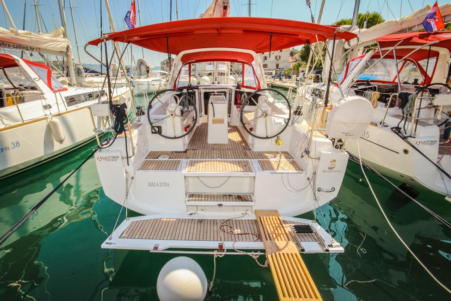 Photo #1 - Oceanis 35 (Mala Luna) in Pula, ACI Marina - 32230