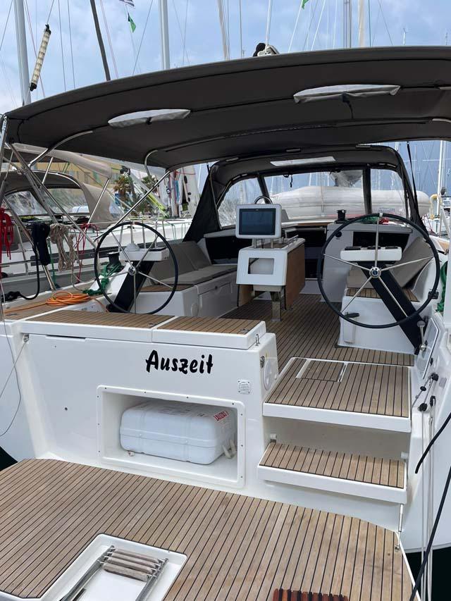 Photo #1 - Dufour 430 - 3 cab. (Auszeit) in Marina Hramina - 32263