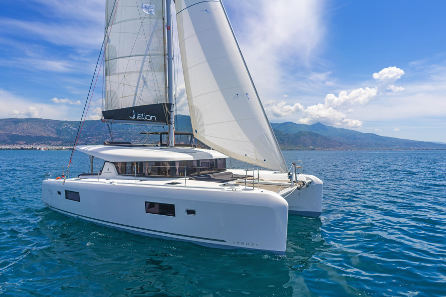 Photo #1 - Lagoon 42 - 4 + 2 cab. (Karteria) en Athens, Alimos marina - 32284