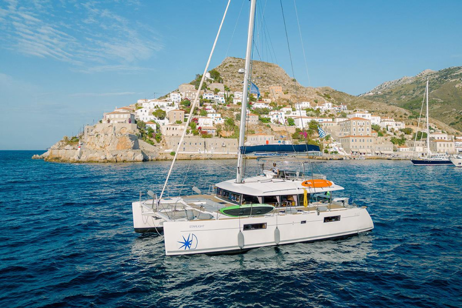 Photo #1 - Lagoon 560 S2 - 5 + 1 cab. (Starlight (Crewed)) en Athens, Agios Kosmas marina - 32437