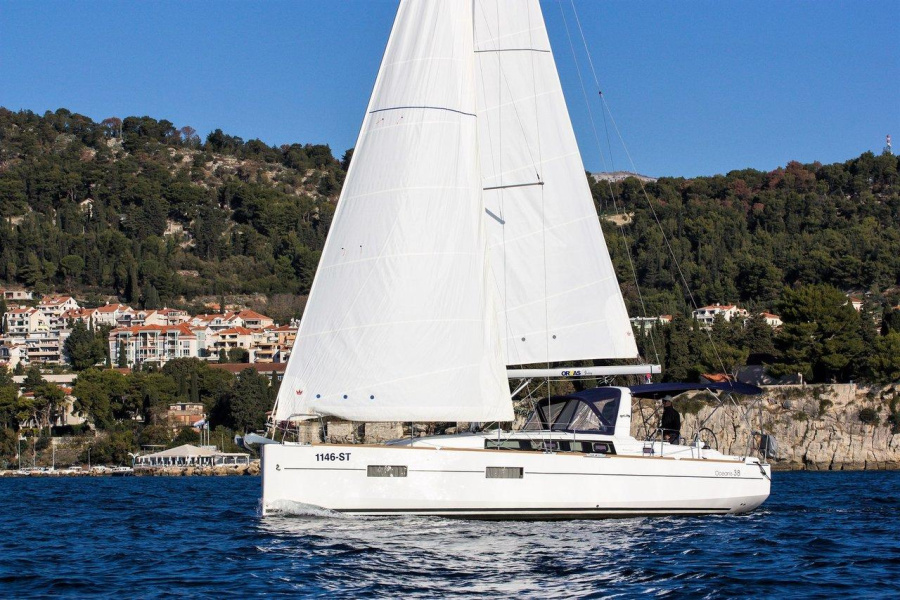 Photo #1 - Oceanis 38 - 3 cab. (Arsen) en ACI Marina - 32601