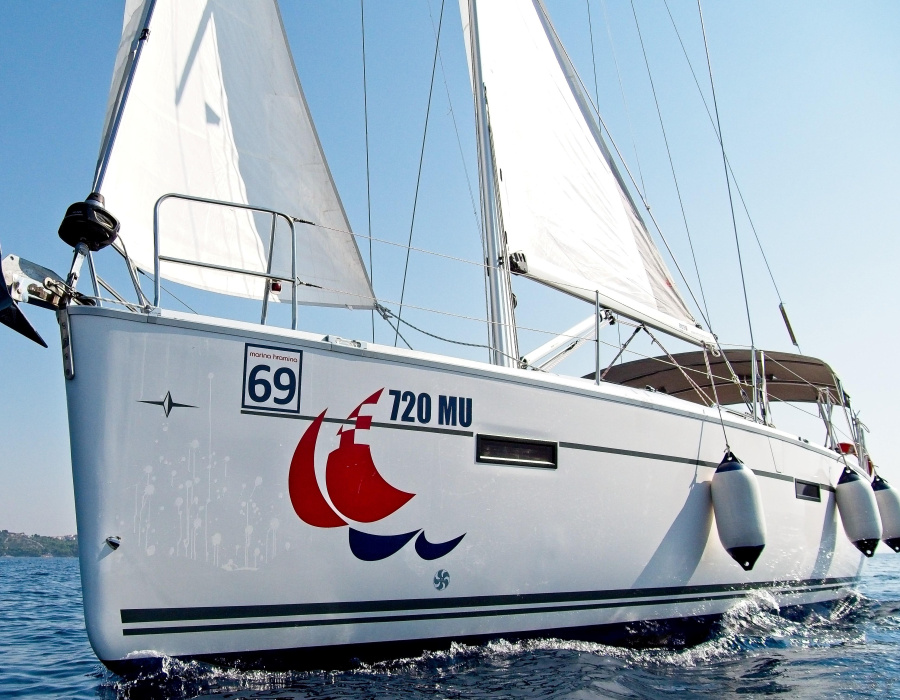 Photo #1 - Bavaria Cruiser 41 - 3 cab. (MH 69) in Marina Hramina - 32705