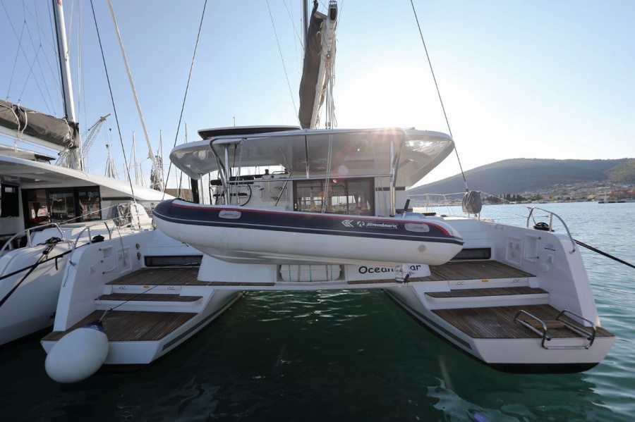 Photo #1 - Lagoon 42 - 4 + 2 cab. (Ocean Star) en Marina (ex.SCT) - 32714