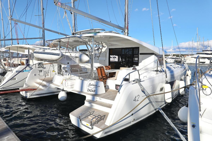 Photo #1 - Lagoon 42 - 4 + 2 cab. (Jaloco) in Marina Hramina - 32738