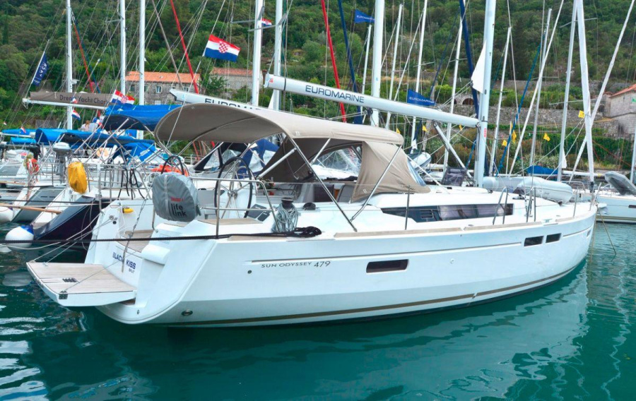 Photo #1 - Sun Odyssey 479 - 4 cab. (Black Kiss) en Komolac, ACI Marina - 32804