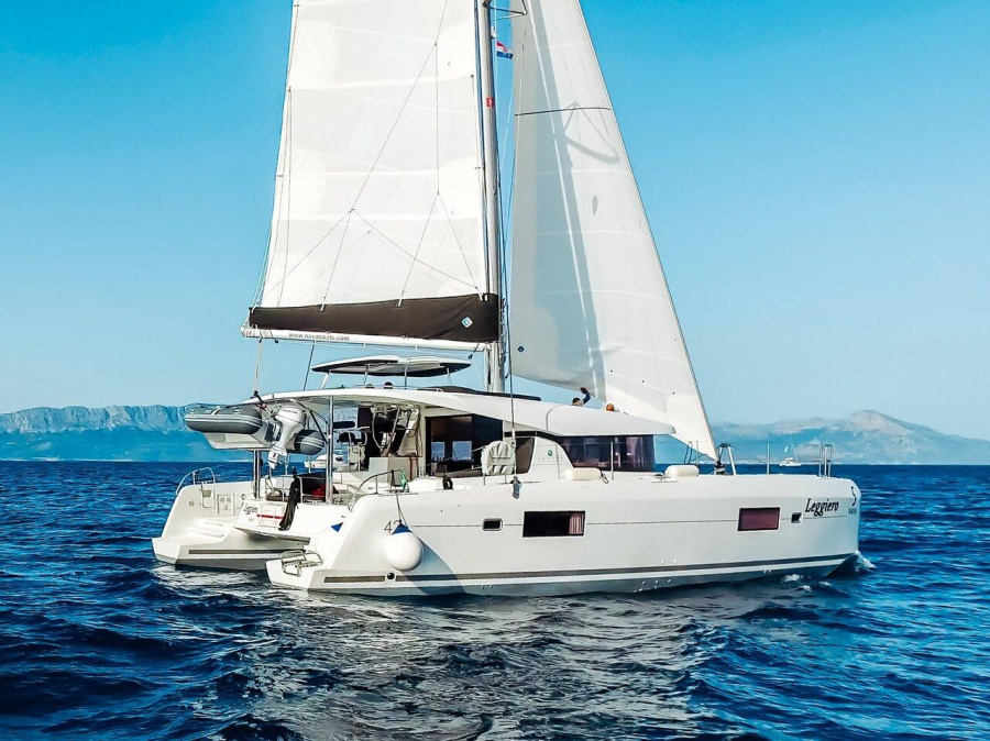 Photo #1 - Lagoon 42 - 4 + 2 cab. (Leggiero) in Marina Frapa - 32821