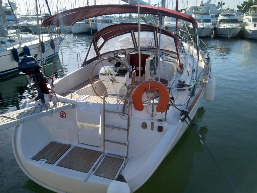 Photo #1 - Oceanis Clipper 411 - 4 cab. (Nemesis) in Alimos marina - 32830