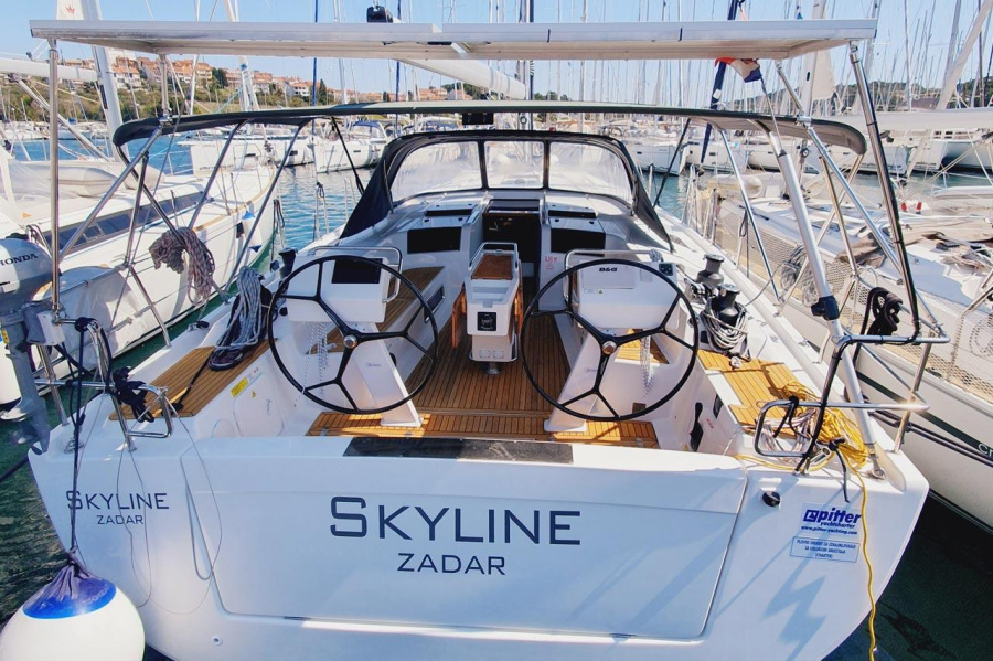 Photo #1 - Hanse 505 - 5 + 1 cab. (Skyline) in Marina Punat - 32856