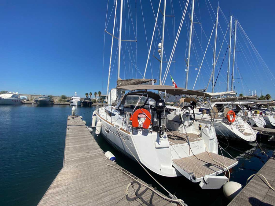 Photo #1 - Sun Odyssey 519 - 5 + 1 cab. (Bianca Lady Gio) in Castellammare, Marina di Stabia - 33070