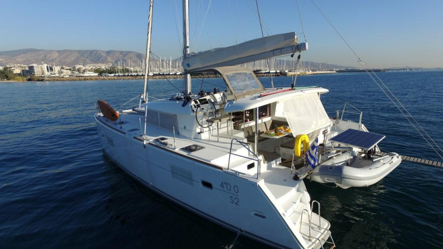 Photo #1 - Lagoon 400 S2 - 4 + 1 cab. (Sailing Blue 4) en Athens, Alimos marina - 33078
