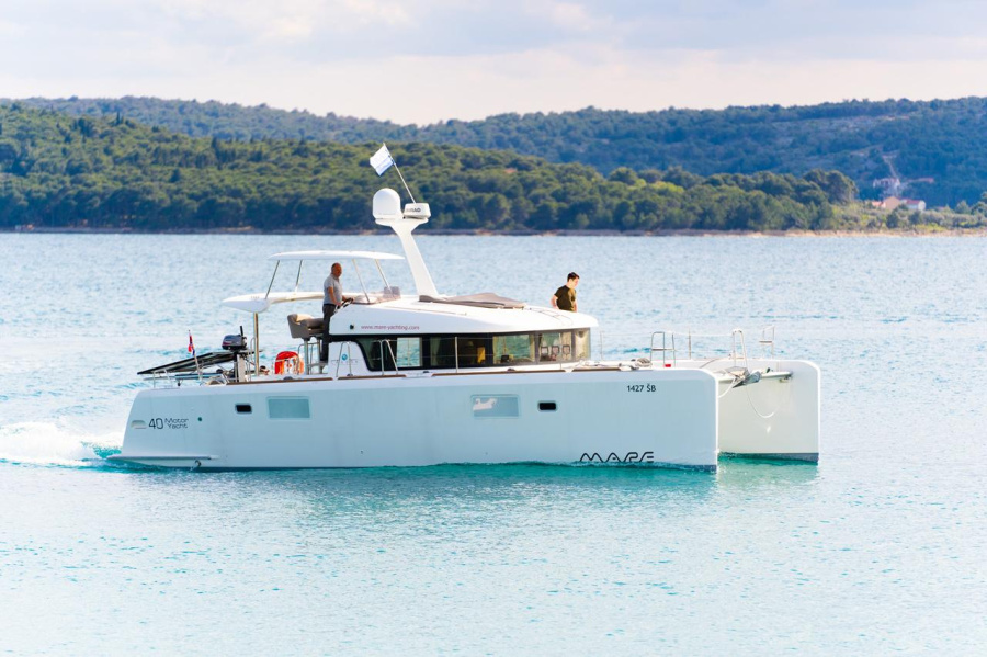 Photo #1 - Lagoon 40 MotorYacht - 3 + 2 cab. (Family) in Marina Mandalina - 33141