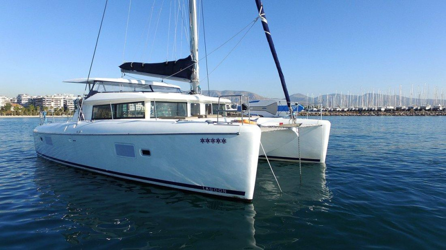 Photo #1 - Lagoon 420 - 4 + 1 cab. (Vegas) in Athens, Alimos marina - 33220