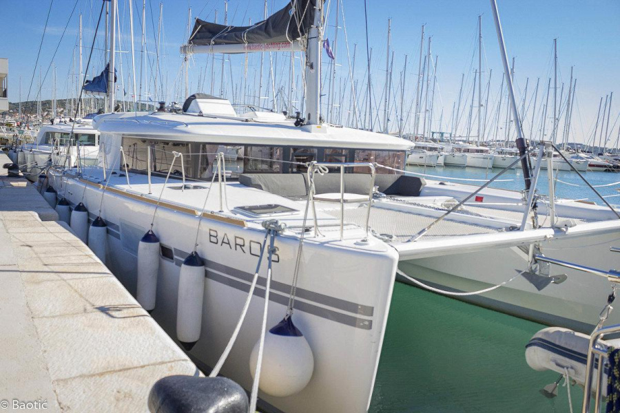Photo #1 - Lagoon 450 - 4 + 2 cab. (Baros) en Yachtclub Seget (Marina Baotić) - 33350
