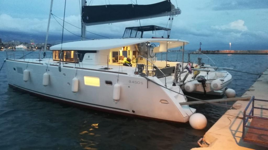 Photo #1 - Lagoon 450 S - 4 + 2 cab. (Aloha) in Marina - 33553