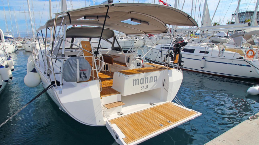 Photo #1 - Bavaria C45 Style - 3 cab. (Manna) in ACI Marina - 33758