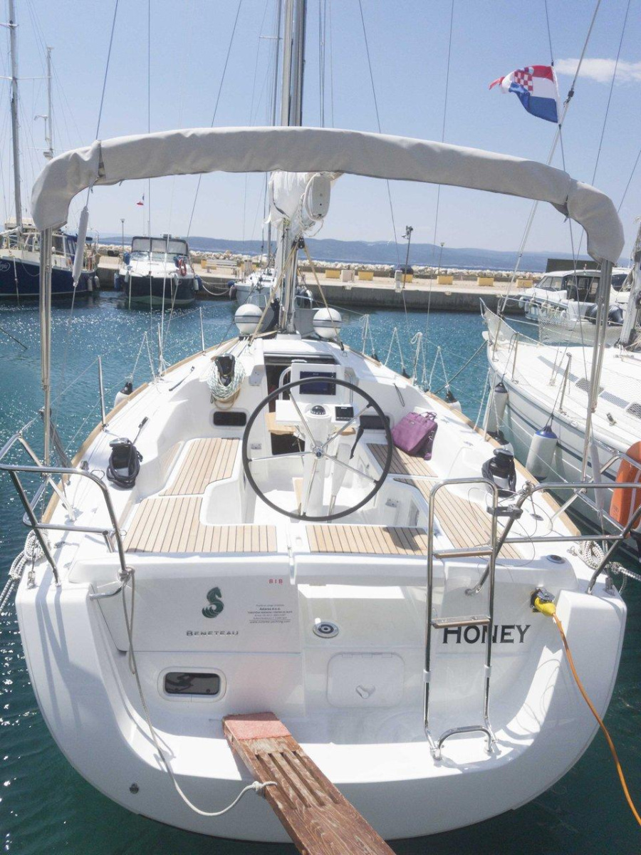 Photo #1 - Oceanis 31 (Honey) in ACI Marina - 33935