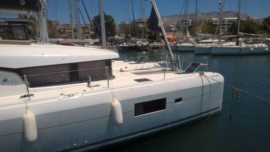 Photo #1 - Lagoon 42 - 4 + 2 cab. (Aeolian Breeze) in Marina - 34015