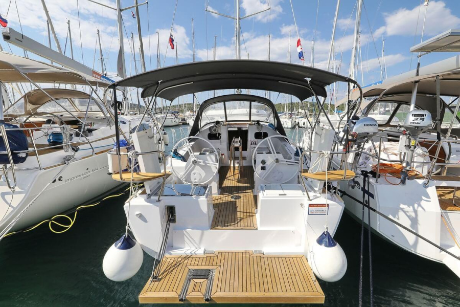 Photo #1 - Elan Impression 40.1 (Valata) en Marina - 34021