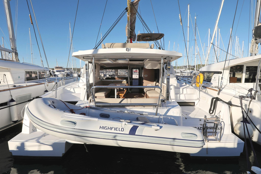 Photo #1 - Bali 4.2 - 4 + 1 cab. (Hubble) in Marina Šangulin - 34250