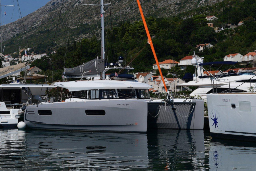 Photo #1 - Excess 12 - 4 + 1 + 1 cab. (Silver Kiss) en Komolac, ACI Marina - 34286
