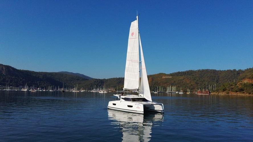 Photo #1 - Fountaine Pajot Isla 40 - 4 + 1 cab. (Blue Orion) en Yacht Classic Hotel Marina - 34435