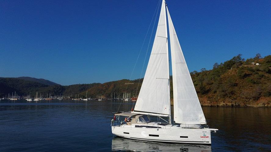 Photo #1 - Dufour 390 (La Luz) in Yacht Classic Hotel Marina - 34436