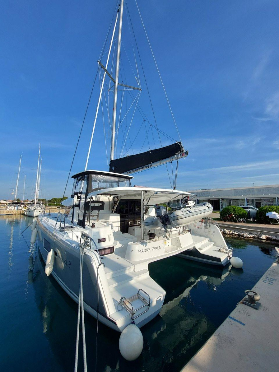 Photo #1 - Lagoon 42 - 4 + 2 cab. (Madre Perla) in D-Marin Dalmacija Marina - 34621