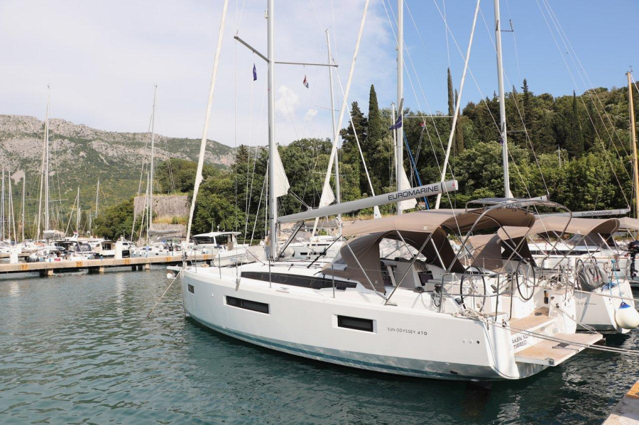 Photo #1 - Sun Odyssey 410 - 3 cab. (Shaken Not Stirred) in Komolac, ACI Marina - 34738