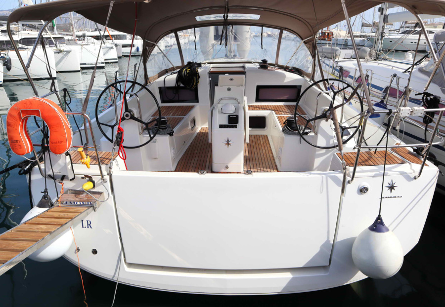 Photo #1 - Sun Odyssey 440 (CLASS) in Alimos marina - 35037