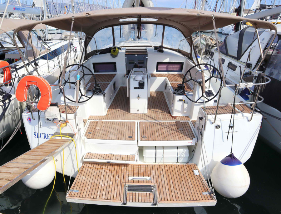 Photo #1 - Sun Odyssey 490 - 5 + 1 cab. (CLASS) in Alimos marina - 35204