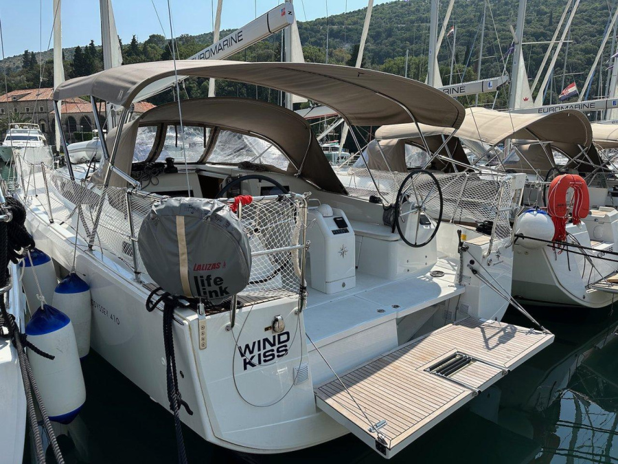 Photo #1 - Sun Odyssey 410 - 3 cab. (Wind Kiss) in Komolac, ACI Marina - 35458