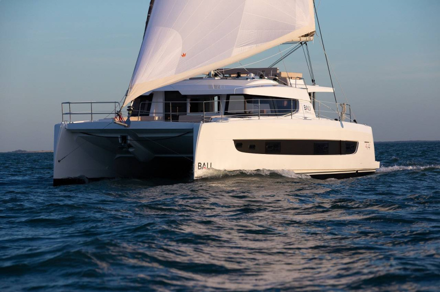 Photo #1 - Bali 4.4 - 4 + 1 cab. (JACKALOPE) in BVI, Hodge's Creek Marina - 35559