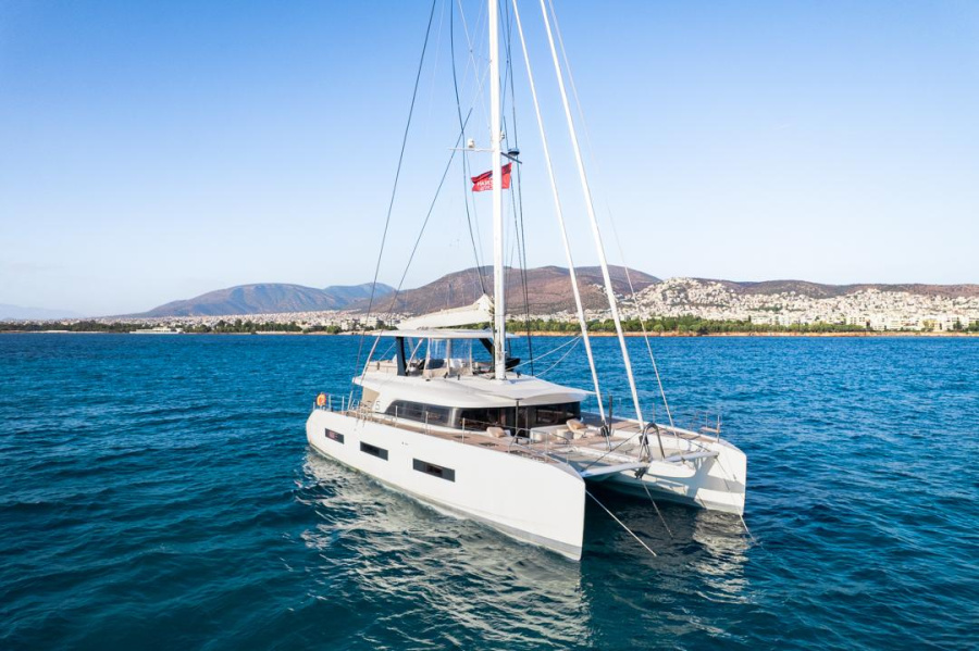 Photo #1 - Lagoon Sixty 5 (White Caps) en Athens, Agios Kosmas marina - 35837