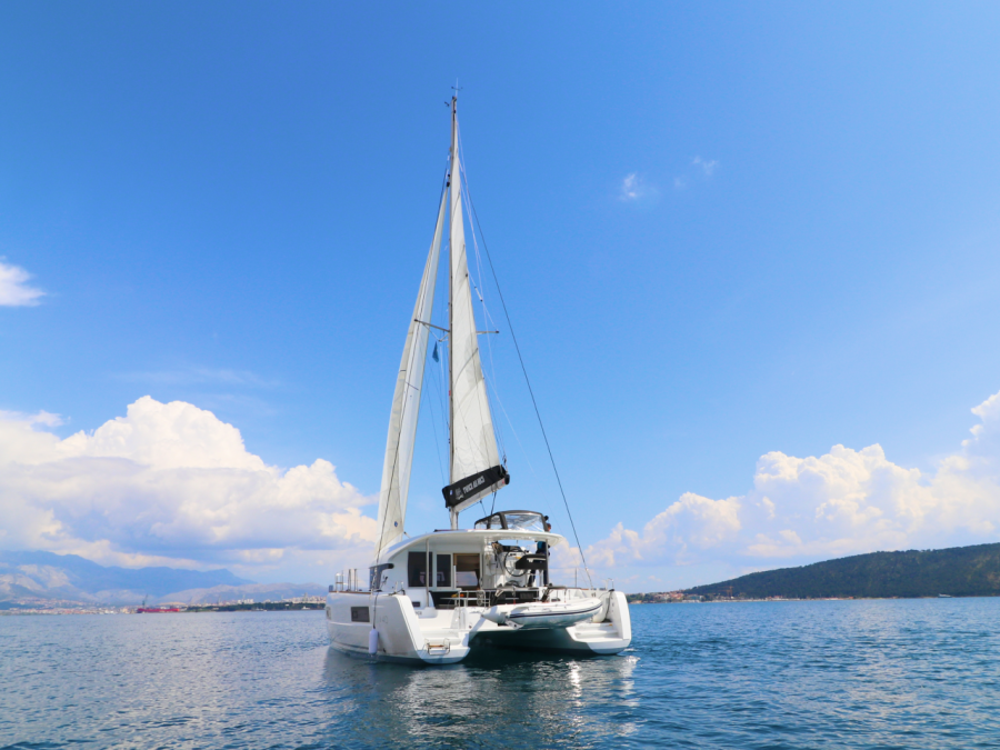 Photo #1 - Lagoon 40 - 4 + 2 cab (Twice as nice) in Marina - 36158
