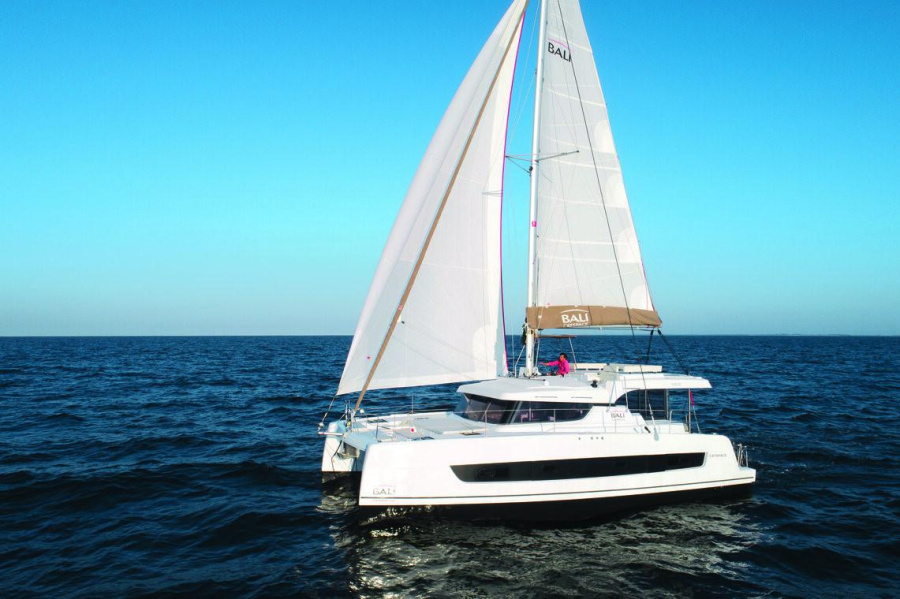 Photo #1 - Bali Catspace (Compass) en Marina - 36206