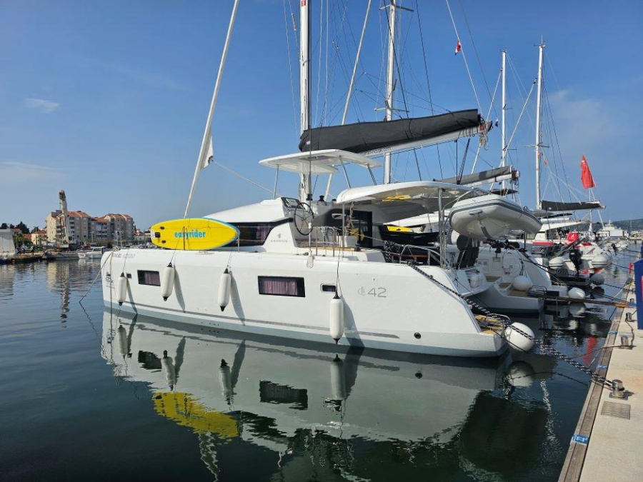 Photo #1 - Lagoon 42 - 4 + 2 cab. (Azzuro) in Marina Kornati - 36295