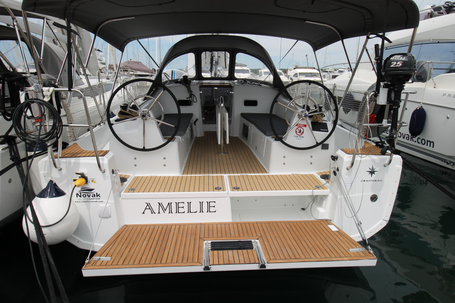 Photo #1 - Sun Odyssey 380 (Amelie) in Marina Kornati - 36299