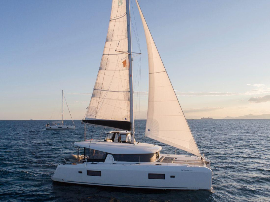 Photo #1 - Lagoon 42 - 4 + 2 cab. (Utopia) en Marina - 36310