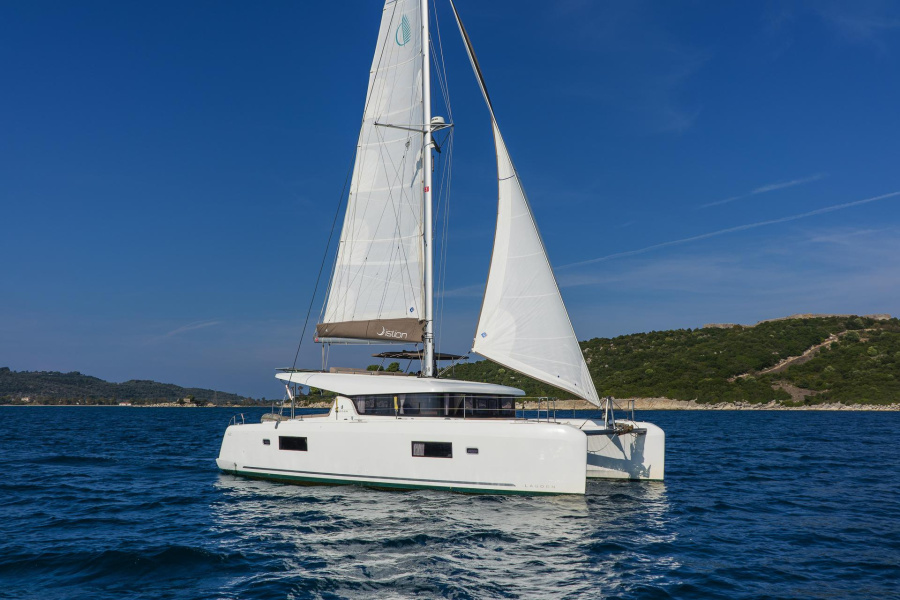 Photo #1 - Lagoon 42 - 4 + 1 cab. (Pulsar) in Lefkas main port - 36340