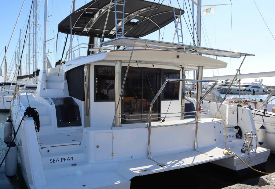 Photo #1 - Bali 4.8 - 6 cab. (PRESTIGE) en Athens, Alimos marina - 36383