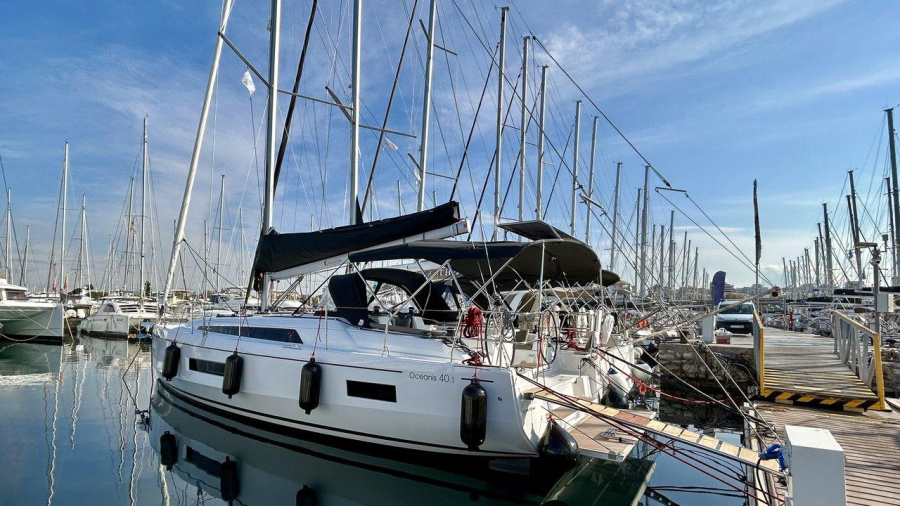 Photo #1 - Oceanis 40.1 (Valkyrie) in Corfu, Gouvia Marina - 36448