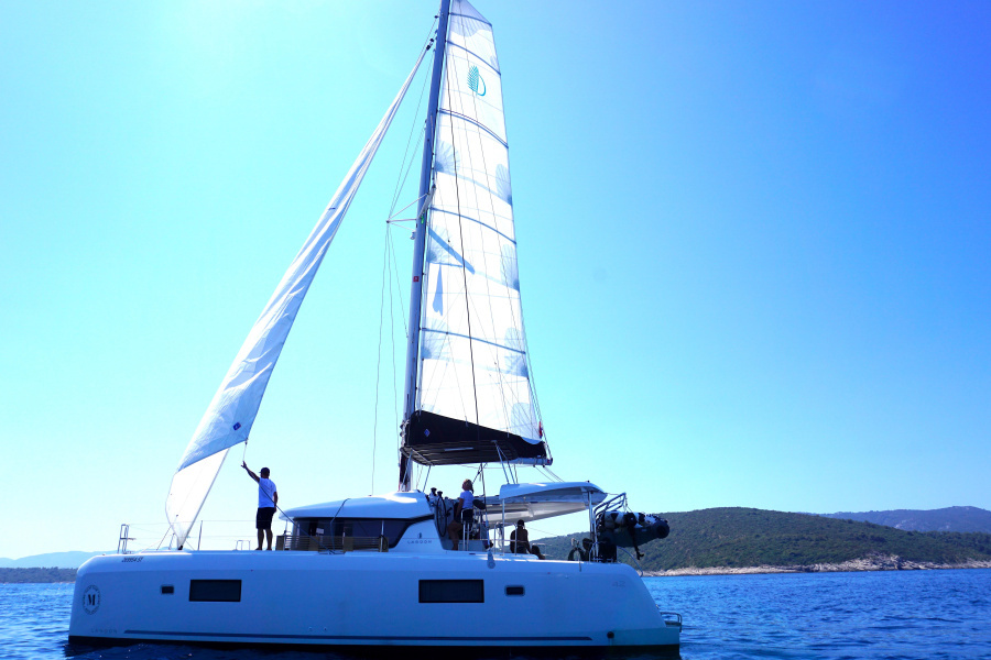 Photo #1 - Lagoon 42 - 4 + 2 cab. (Amfitrite) in Marina (ex.SCT) - 36508
