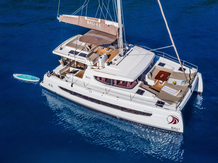 Photo #1 - Bali 4.8 - 5 + 2 cab (Bon Vivant) in Marina - 36532