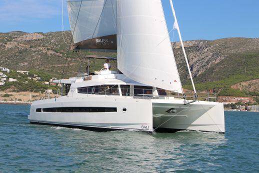 Photo #1 - Bali 5.4 - 6 + 2 cab. (FIRST CLASS) in BVI, Hodge's Creek Marina - 36701