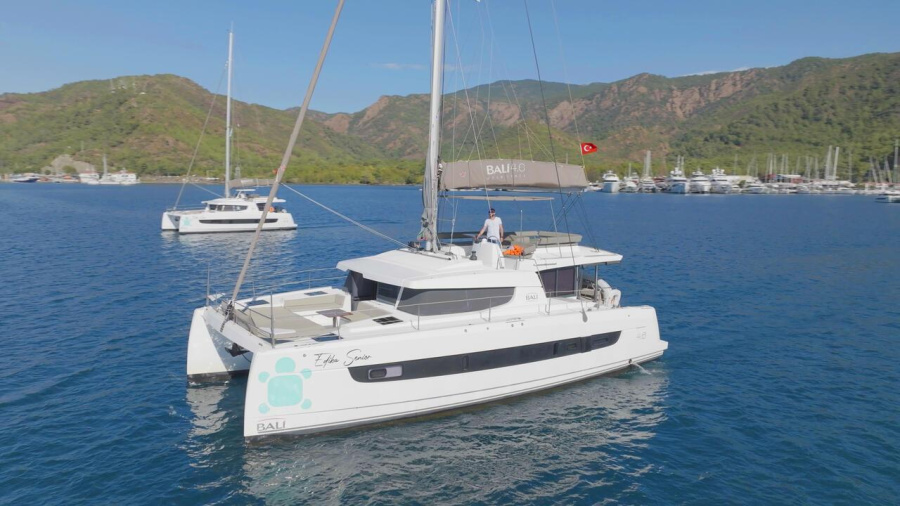 Photo #1 - Bali 4.6 - 4 + 1 cab. (Ediba Senior) in Albatros Marina - 36927