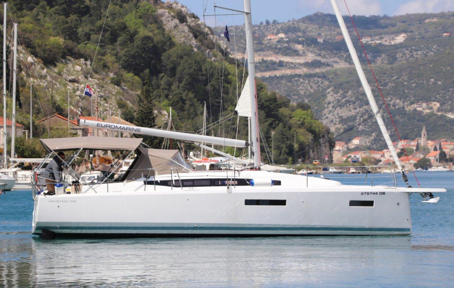 Photo #1 - Sun Odyssey 380 (Bura Kiss) en Komolac, ACI Marina - 36967