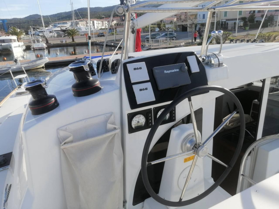 Photo #1 - Lagoon 380 - 4 + 2 cab. (Arcane) in Guadeloupe, La Marina Bas du Fort - 37079