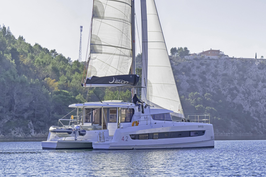 Photo #1 - Bali 4.2 - 4 + 1 cab. (First Spark) en ACI Marina - 37145
