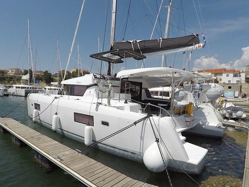 Photo #1 - Lagoon 42 - 4 + 2 cab. (Abba) in Marina Mandalina - 37240