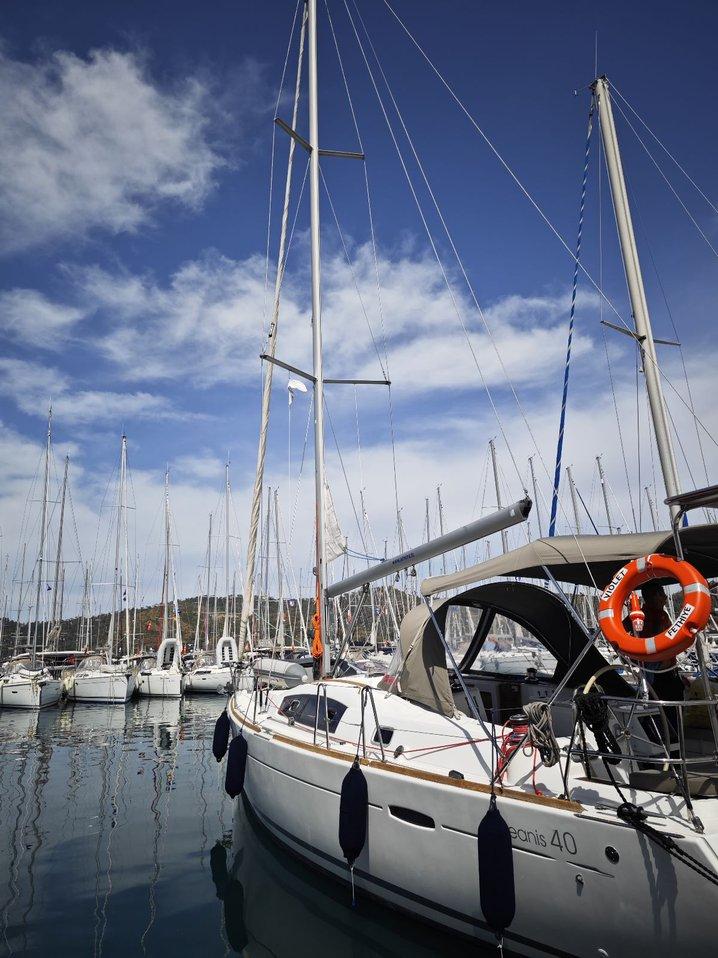 Photo #1 - Oceanis 40 (Violet) en Ece Saray Marina Resort - 37445